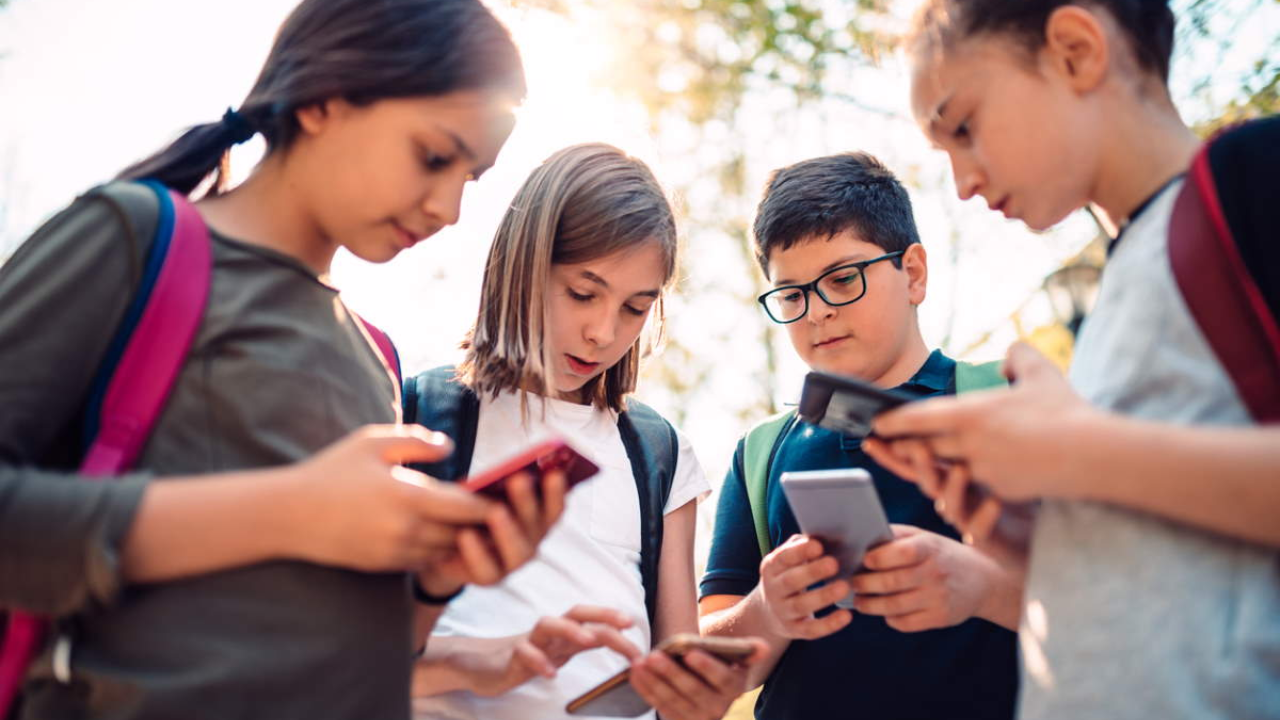 17 States Across the US Ban Cellphones in Schools as New Academic Year Begins