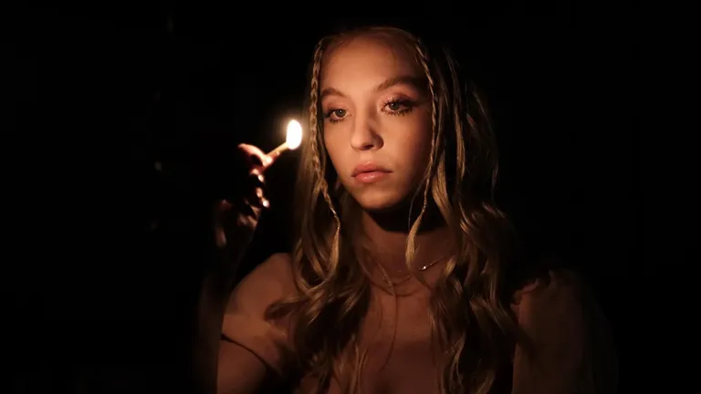 Euphoria season 3 main actor in dark room