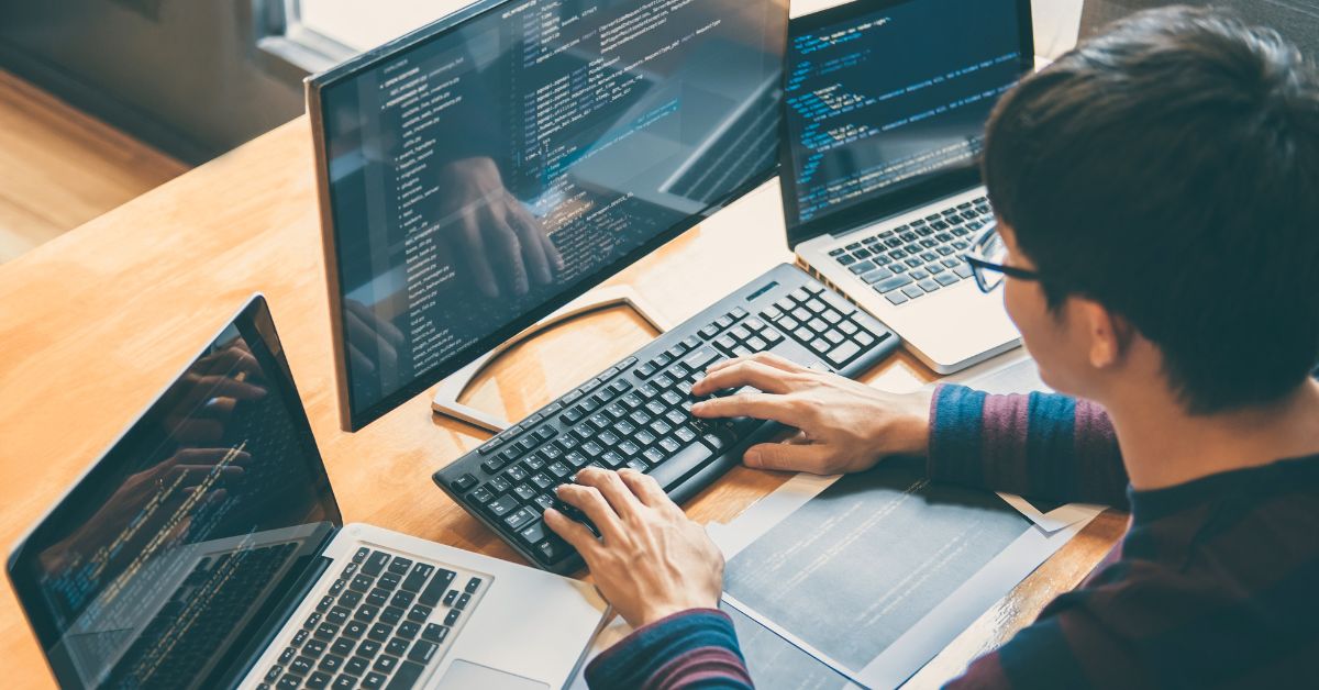 How to Outsource Fintech Software Development in 2024