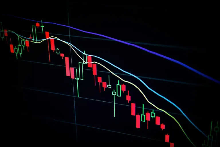 Technical vs. fundamental analysis in crypto