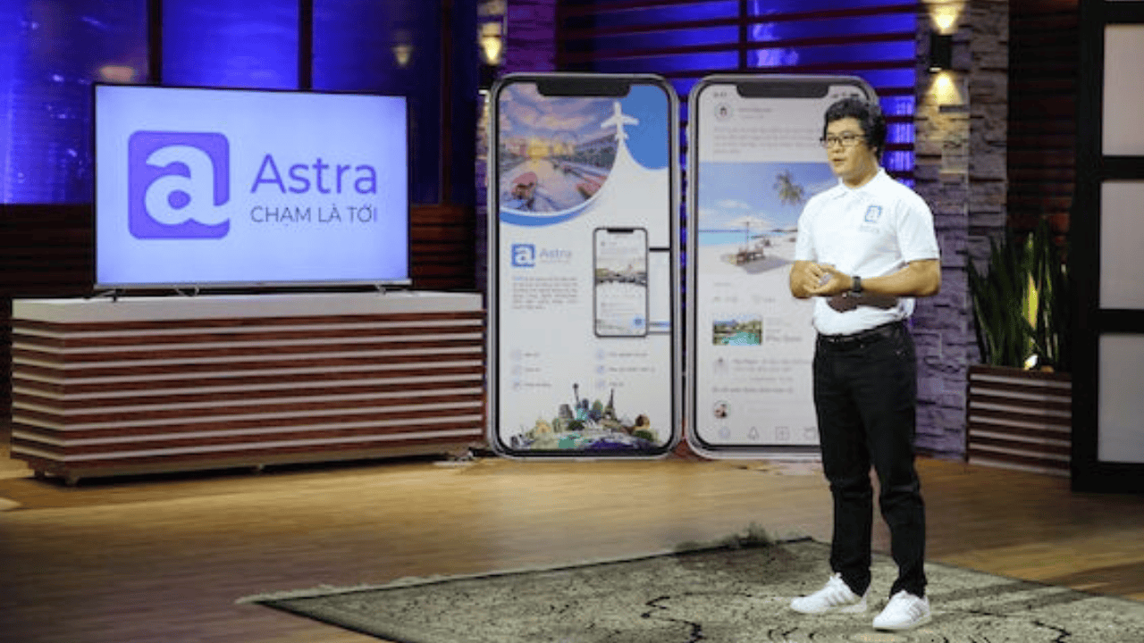 Astra travel app founder Nguyễn Tiệp during Shark Tank Vietnam pitch for blockchain-based tourism platform