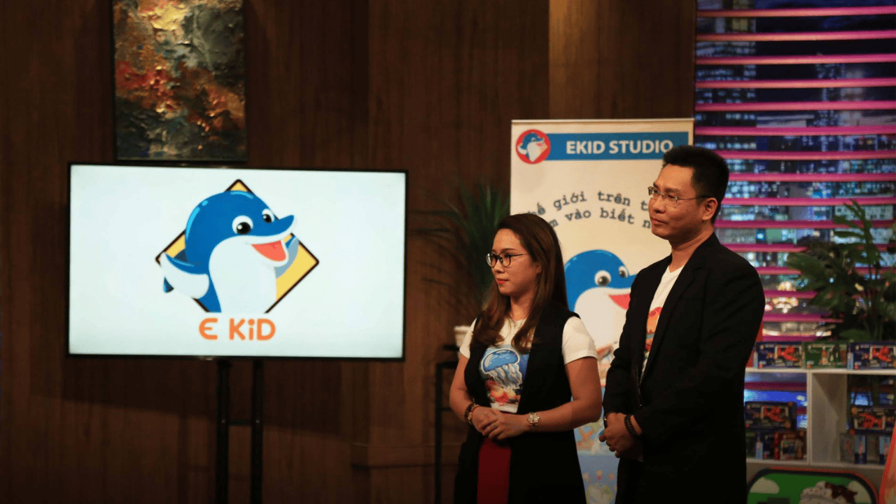 Ekid Studio founders presenting AR flashcards on Shark Tank Vietnam