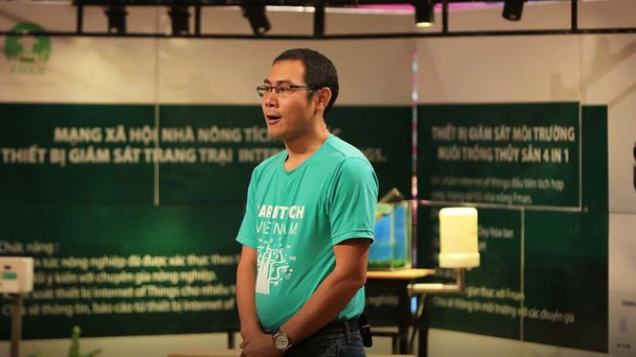 Đỗ Trần Anh presenting Farmtech Vietnam and the Fman platform on Shark Tank Vietnam