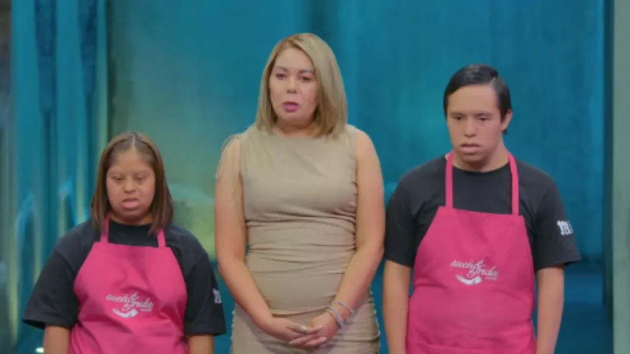 Frida’s Dream founder Yessenia Escudero with two employees wearing pink aprons during their Shark Tank México pitch