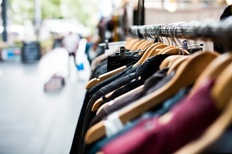 Fashion cycles and secondhand style