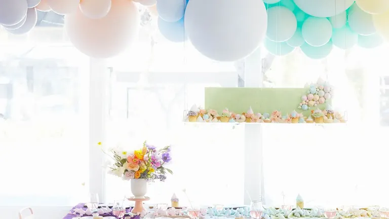 Stylish decorations for baby arrival