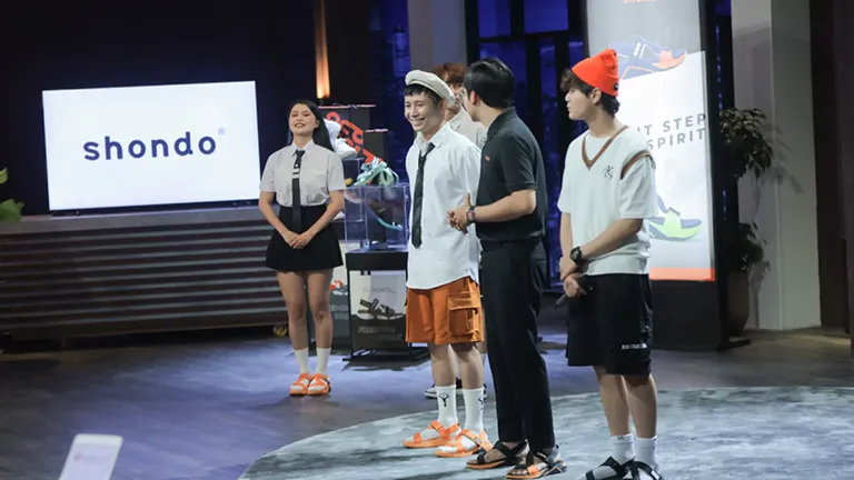 Shondo team presenting their youth footwear brand on Shark Tank Vietnam with colorful sandals on display