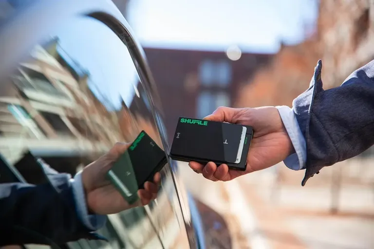 Minimalist wallet lifestyle