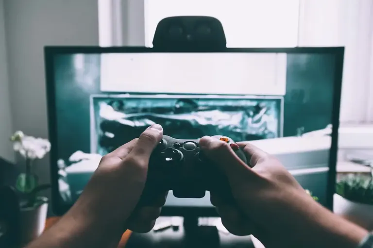 Tech and gaming gear organization hacks