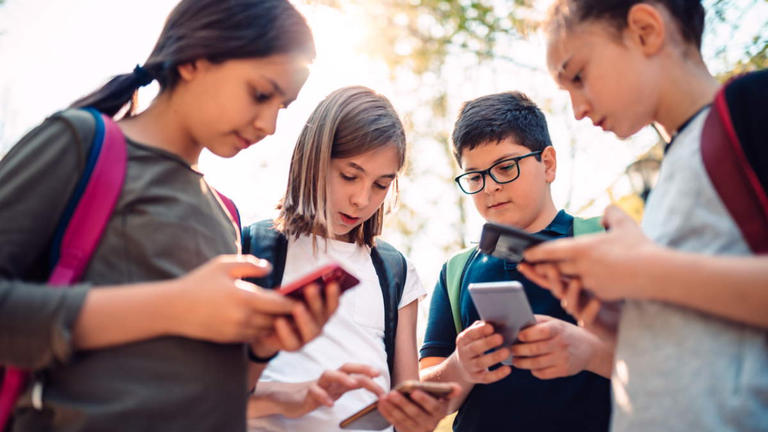 17 States Across the US Ban Cellphones in Schools as New Academic Year Begins