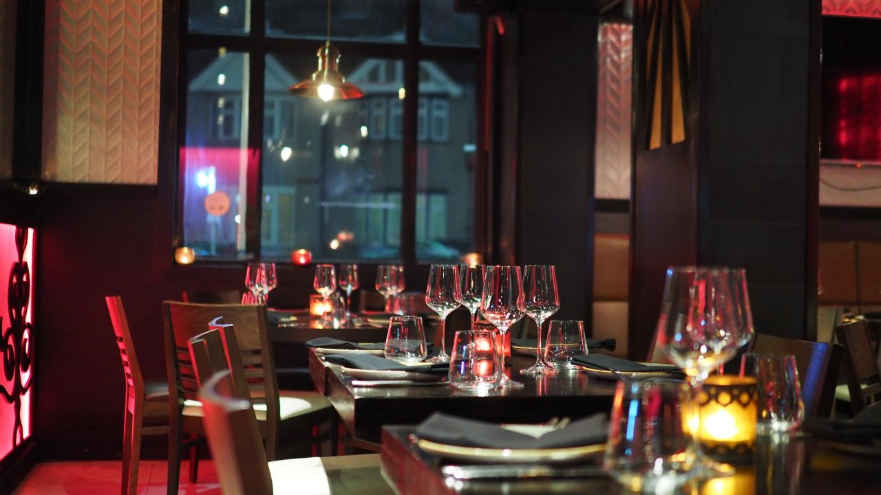 ERGONOMICS CONSIDERATION FOR RESTAURANT TABLE TOPS