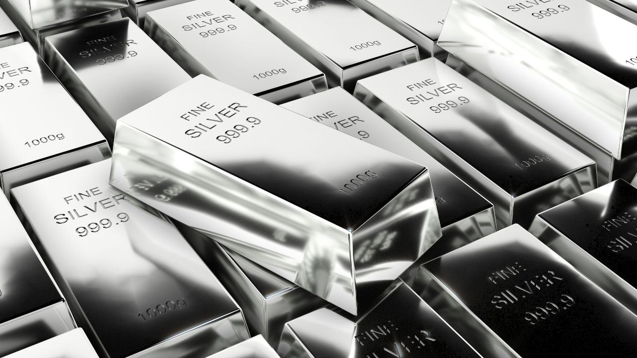 Reasons to Add 1 oz Silver Bars to Your Investments