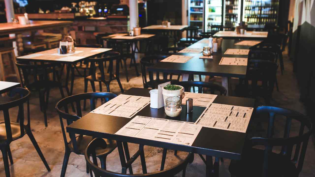 The Impact of Technology on Restaurant Furniture What to Expect in 2024 and Beyond
