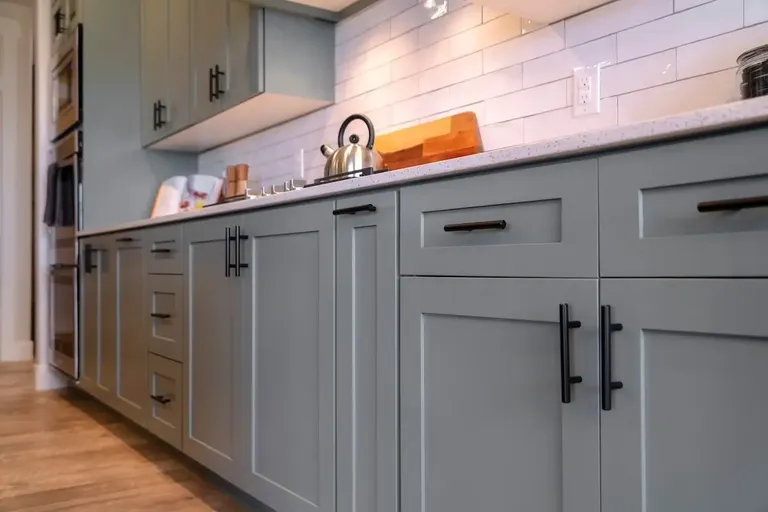 Wholesale kitchen cabinets